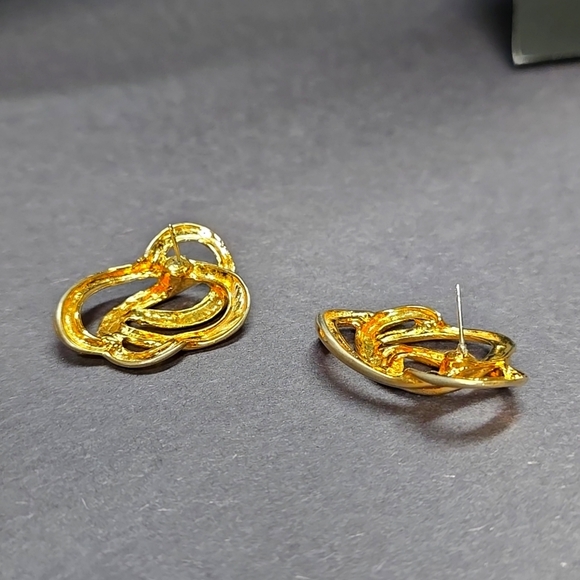 vintage gold tone earrings - Picture 7 of 16